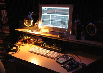 http://stagefield.eu/wp-content/plugins/hot-linked-image-cacher/upload/utham.com/resources/studio.png
